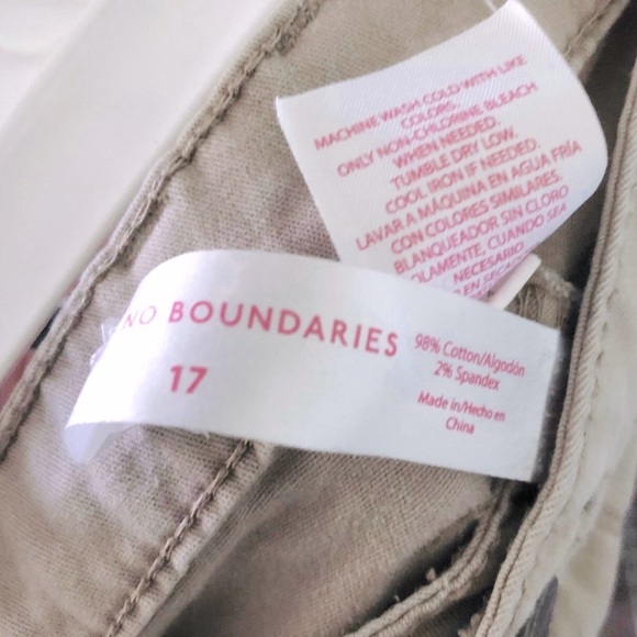 Clothing - No Boundaries - Beige Junior’s Jeans Size 17 - Picture 2 of 2